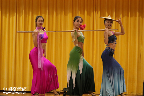 傣族舞蹈《邵多丽》节目表演。